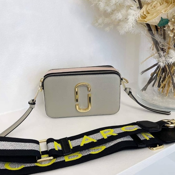 Marc Jacobs Handbags - NWT Marc Jacobs Women's Snapshot Crossbody Bag Print Dust Pink Gray Multi